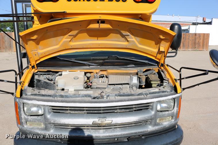 image for item DB9319 2002 Chevrolet Express G3500 school bus