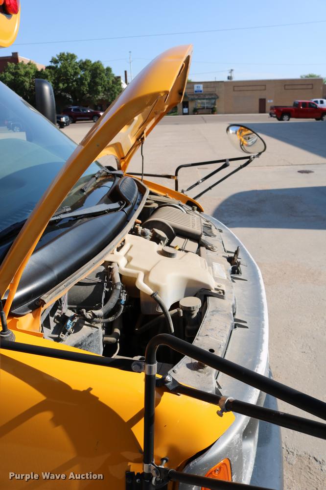 image for item DB9319 2002 Chevrolet Express G3500 school bus