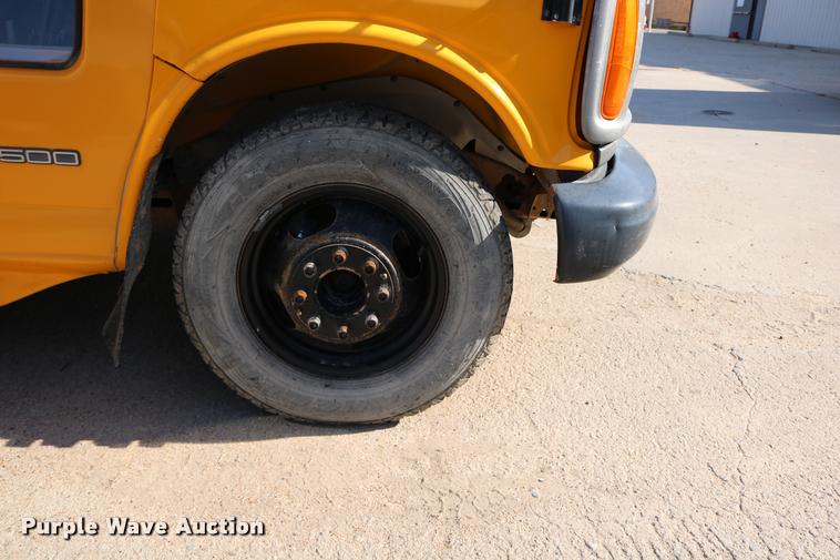 image for item DB9319 2002 Chevrolet Express G3500 school bus