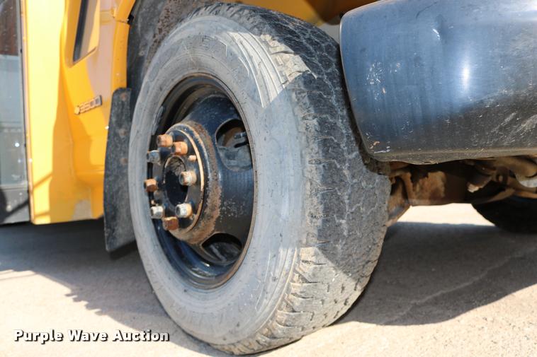 image for item DB9319 2002 Chevrolet Express G3500 school bus