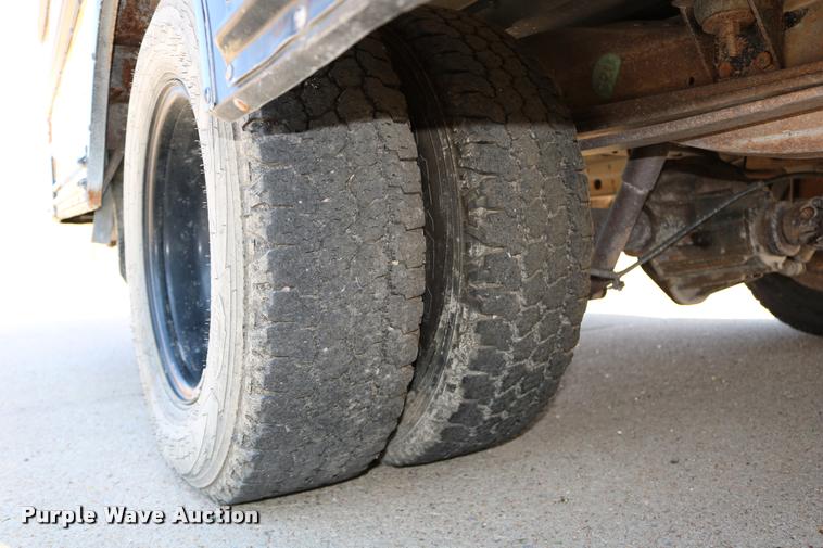 image for item DB9319 2002 Chevrolet Express G3500 school bus