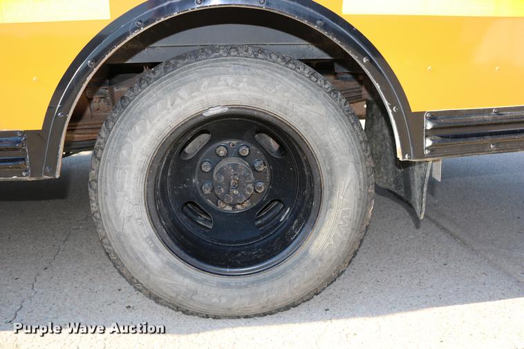 image for item DB9319 2002 Chevrolet Express G3500 school bus