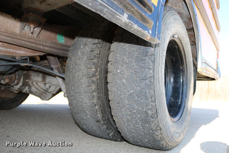 image for item DB9319 2002 Chevrolet Express G3500 school bus