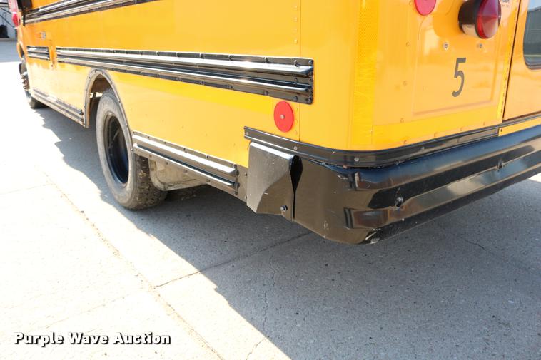 image for item DB9319 2002 Chevrolet Express G3500 school bus