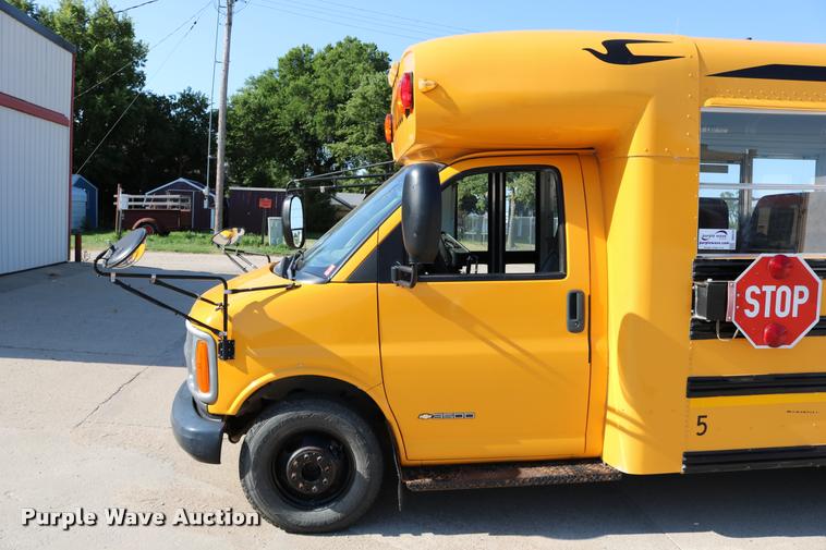 image for item DB9319 2002 Chevrolet Express G3500 school bus