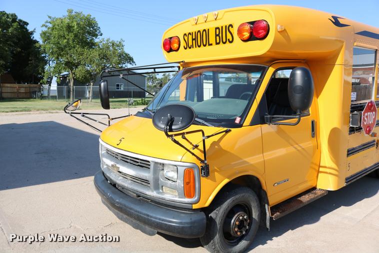 image for item DB9319 2002 Chevrolet Express G3500 school bus
