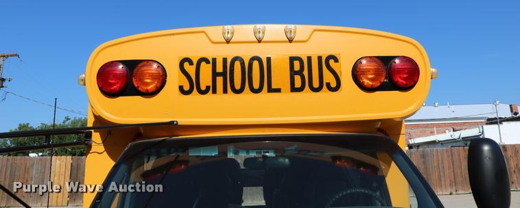 image for item DB9319 2002 Chevrolet Express G3500 school bus