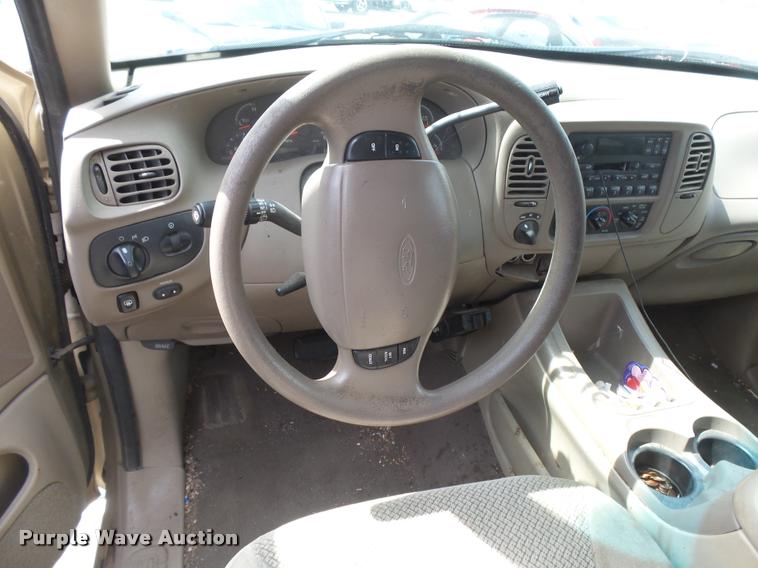 image for item DC3941 2000 Ford Expedition XLT SUV