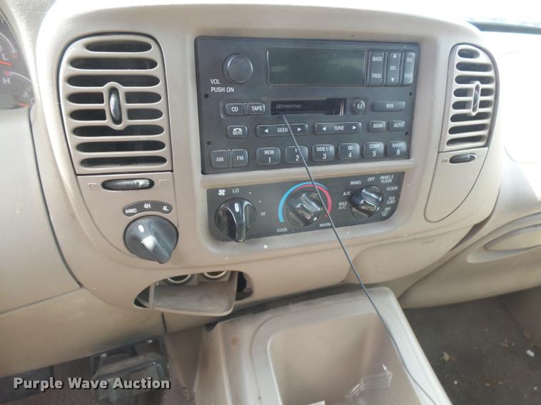 image for item DC3941 2000 Ford Expedition XLT SUV