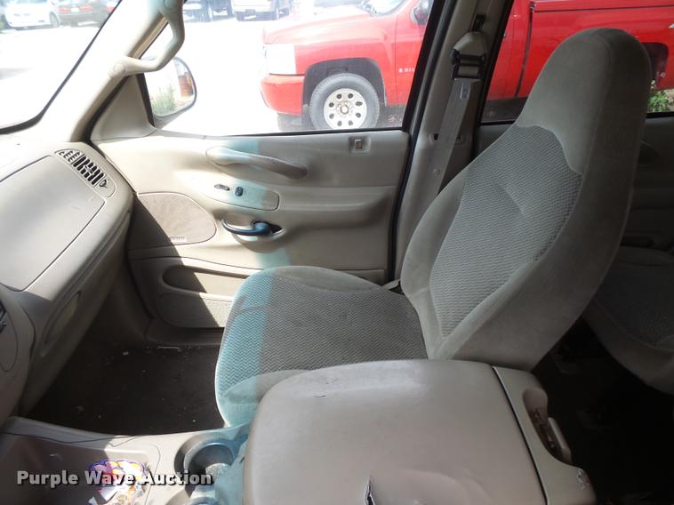 image for item DC3941 2000 Ford Expedition XLT SUV