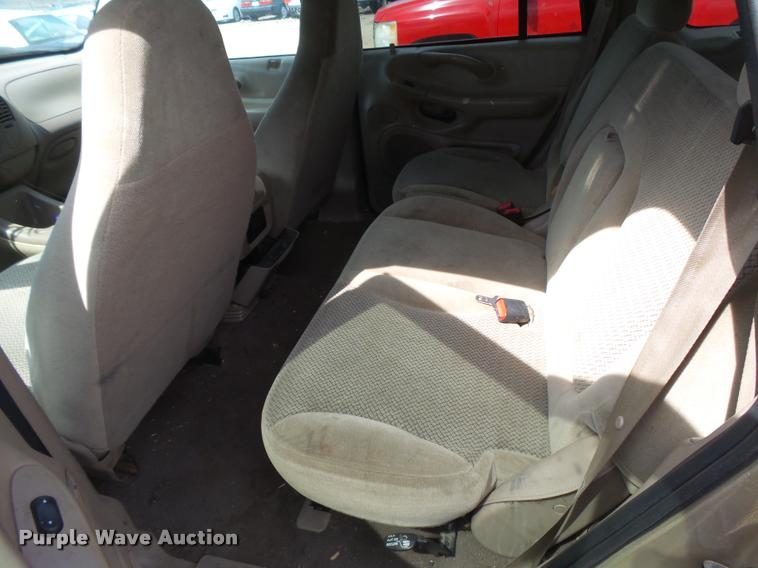 image for item DC3941 2000 Ford Expedition XLT SUV