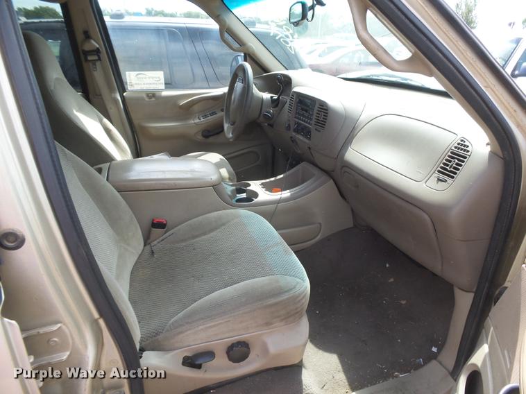 image for item DC3941 2000 Ford Expedition XLT SUV