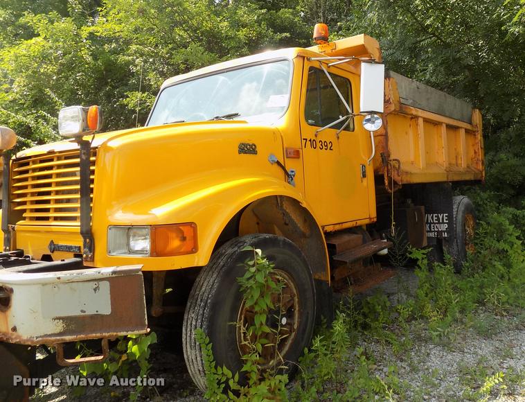 image for item DC4954 1999 International 4700 dump truck