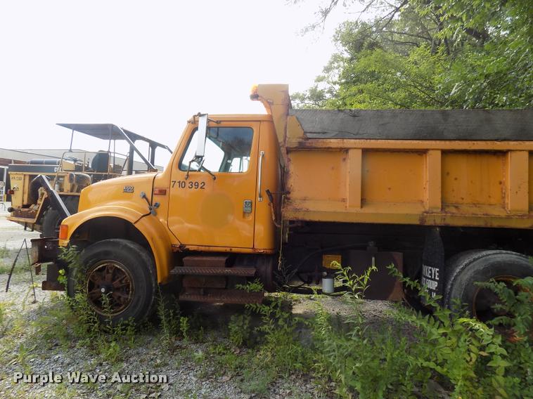 image for item DC4954 1999 International 4700 dump truck