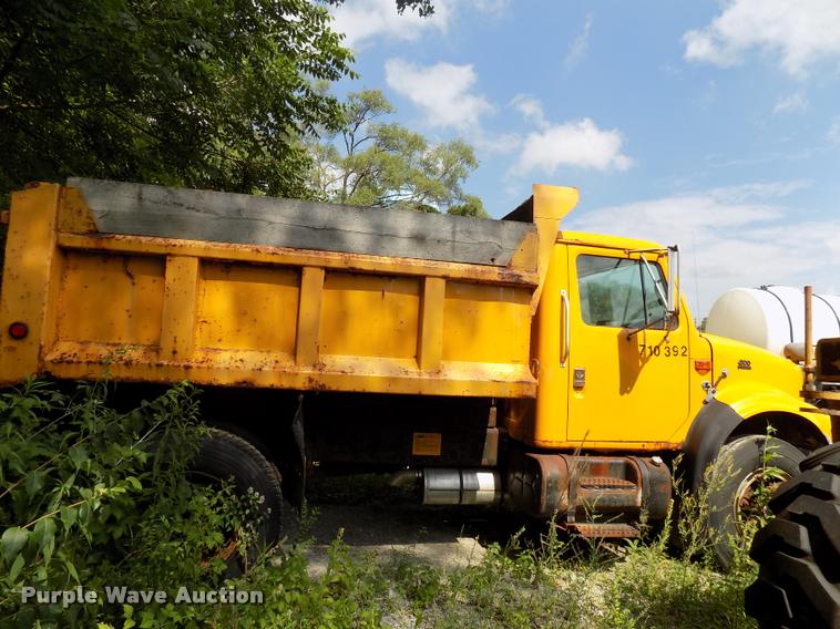 image for item DC4954 1999 International 4700 dump truck