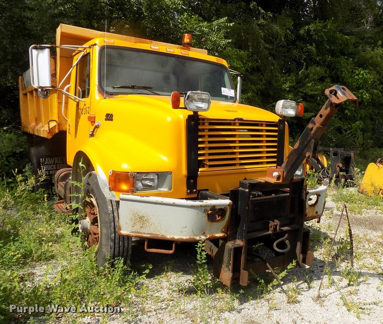 image for item DC4954 1999 International 4700 dump truck