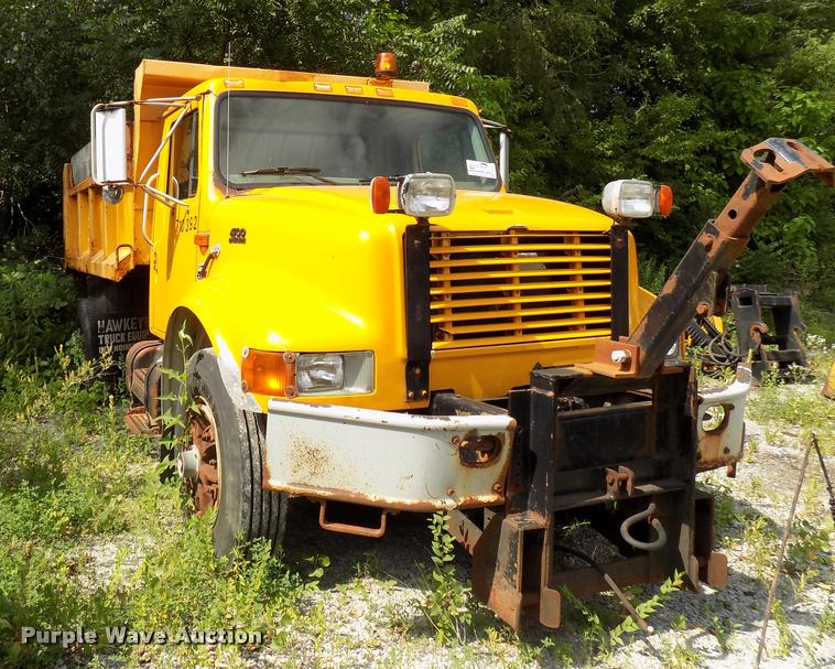 image for item DC4954 1999 International 4700 dump truck