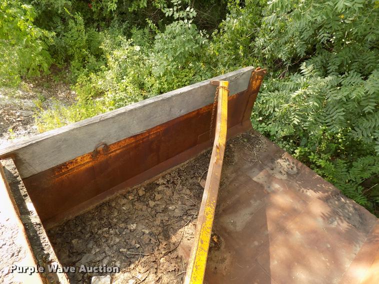 image for item DC4954 1999 International 4700 dump truck