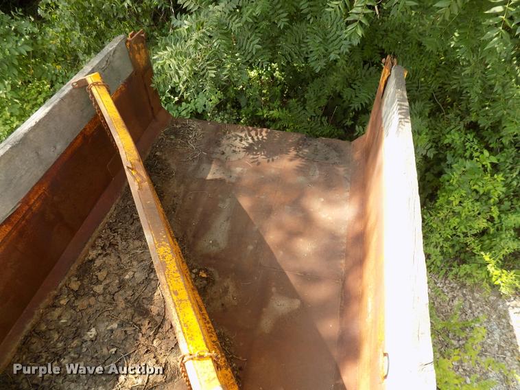 image for item DC4954 1999 International 4700 dump truck