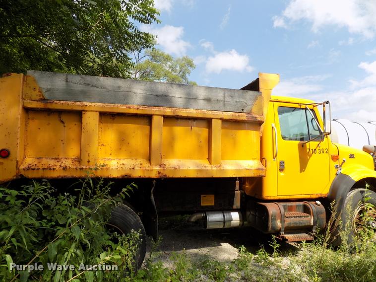 image for item DC4954 1999 International 4700 dump truck
