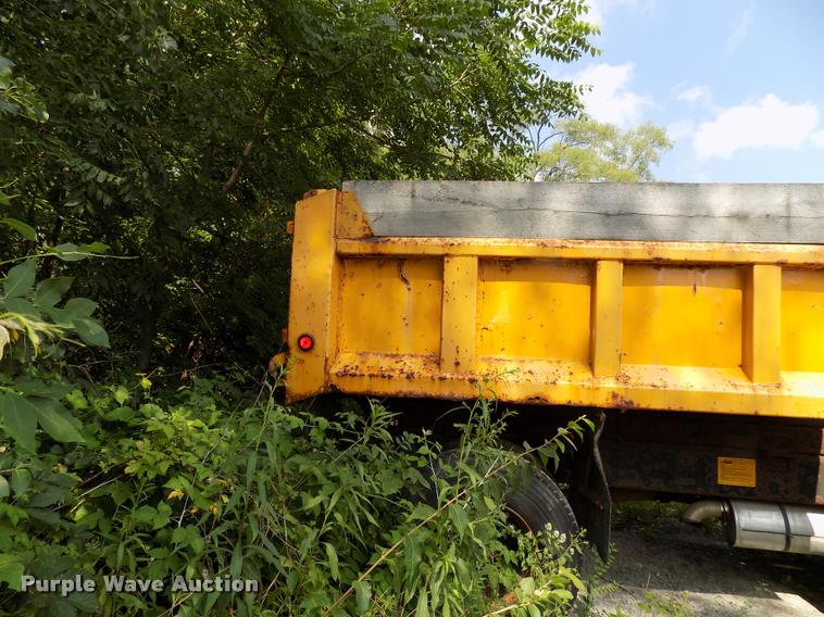 image for item DC4954 1999 International 4700 dump truck