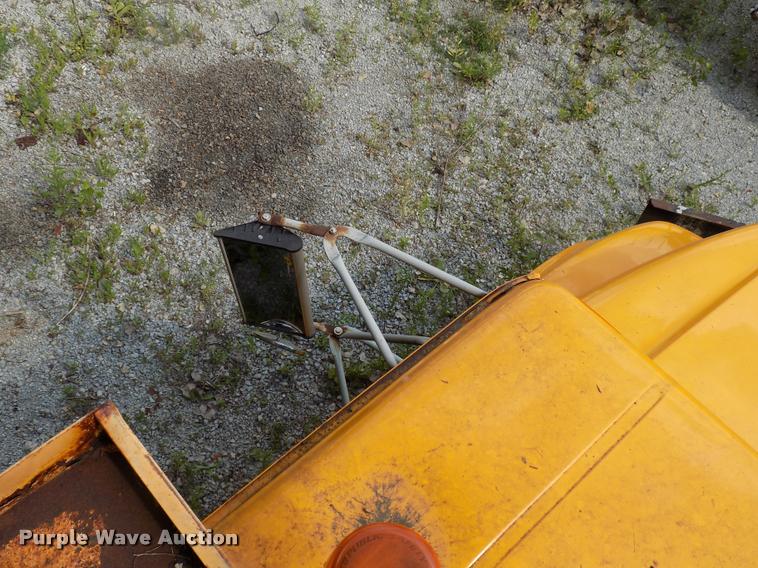 image for item DC4954 1999 International 4700 dump truck