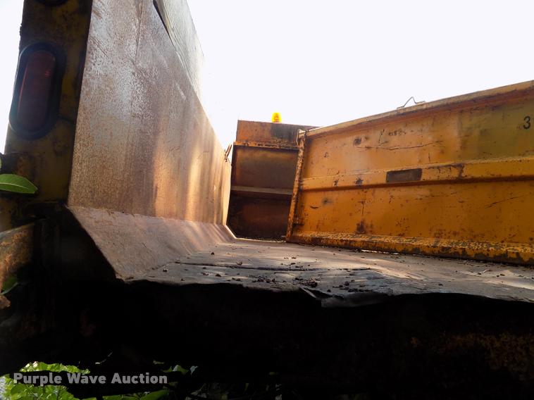 image for item DC4954 1999 International 4700 dump truck