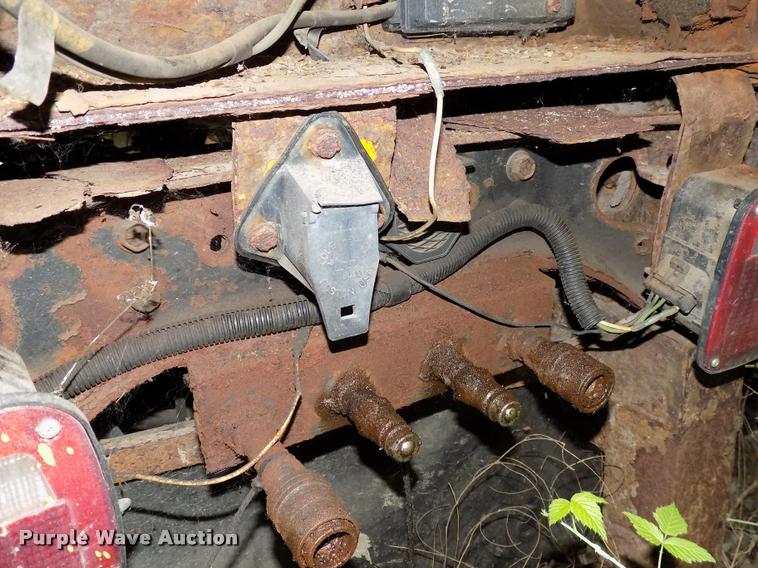 image for item DC4954 1999 International 4700 dump truck