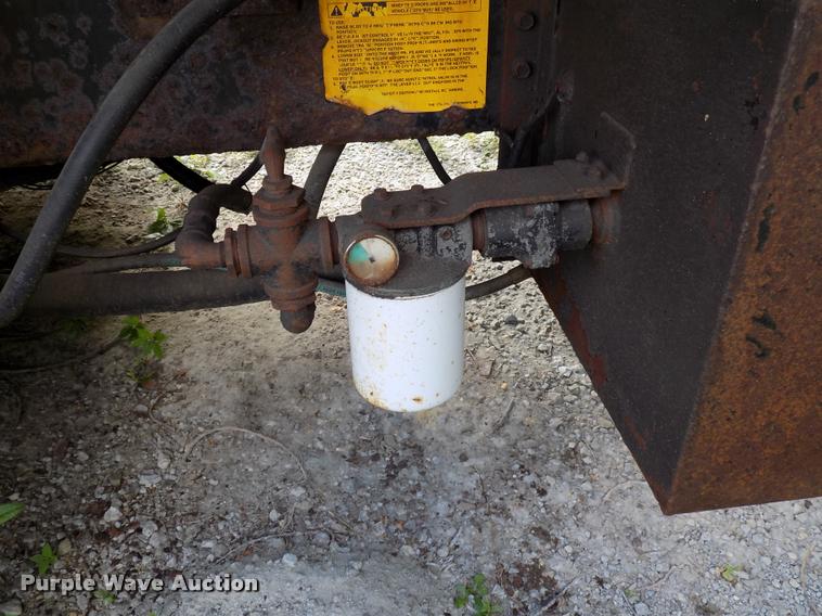 image for item DC4954 1999 International 4700 dump truck