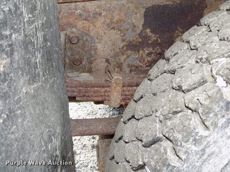 image for item DC4954 1999 International 4700 dump truck