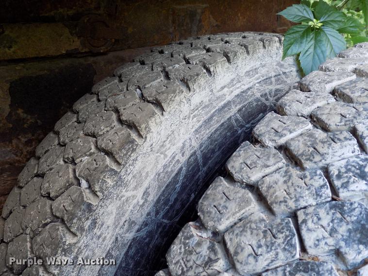 image for item DC4954 1999 International 4700 dump truck