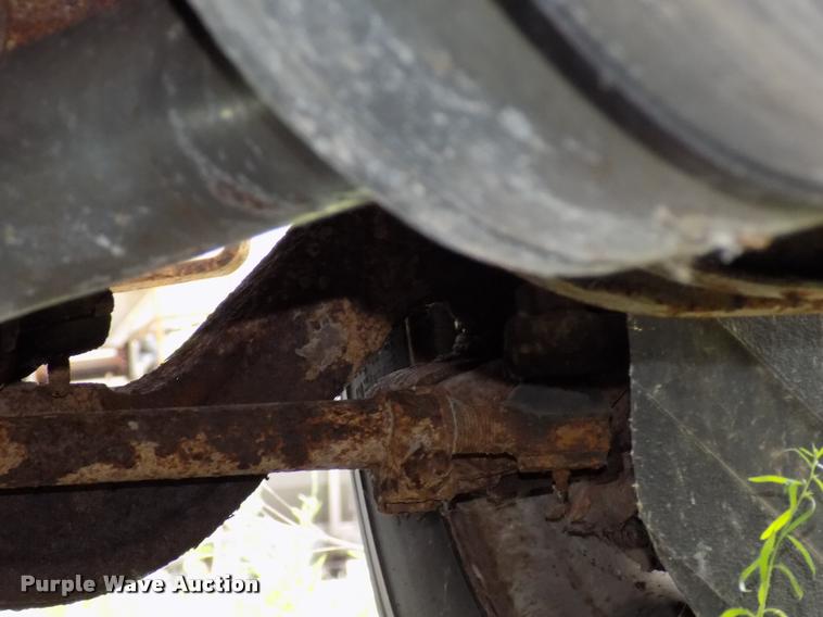 image for item DC4954 1999 International 4700 dump truck