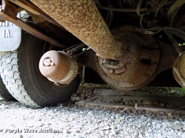 image for item DC4954 1999 International 4700 dump truck