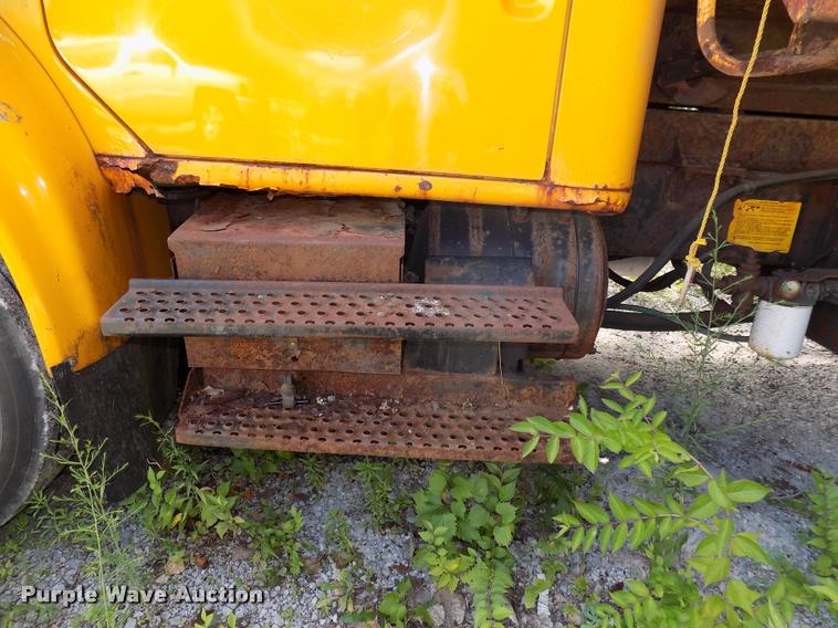 image for item DC4954 1999 International 4700 dump truck