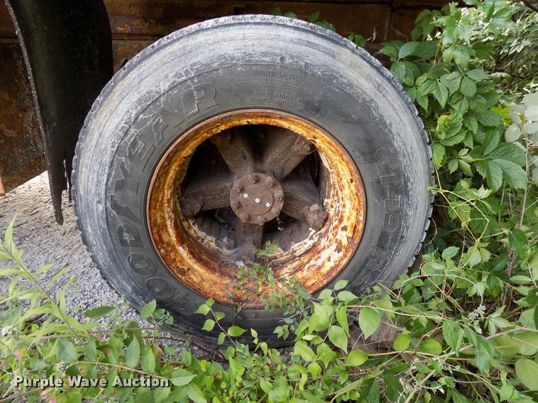 image for item DC4954 1999 International 4700 dump truck