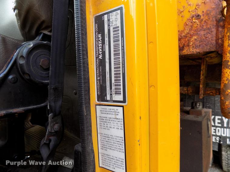 image for item DC4954 1999 International 4700 dump truck