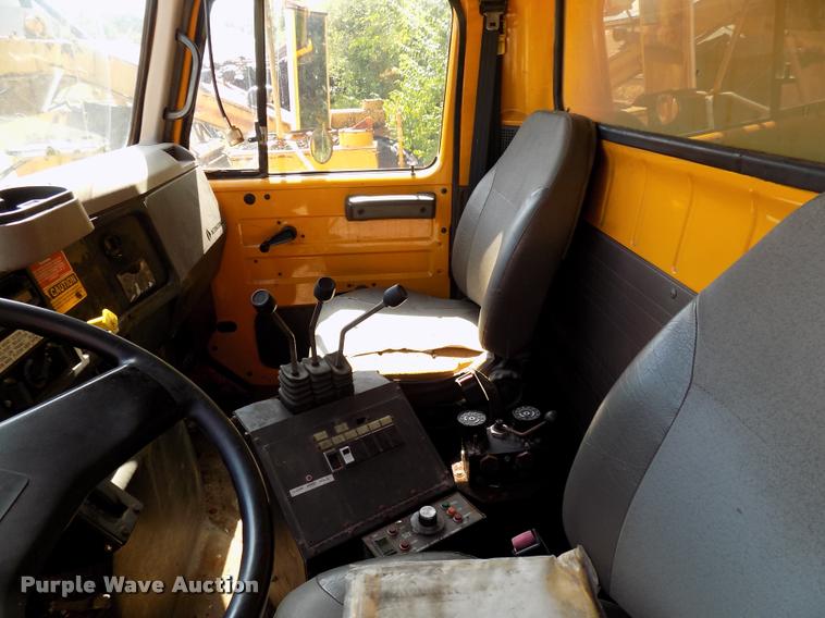 image for item DC4954 1999 International 4700 dump truck