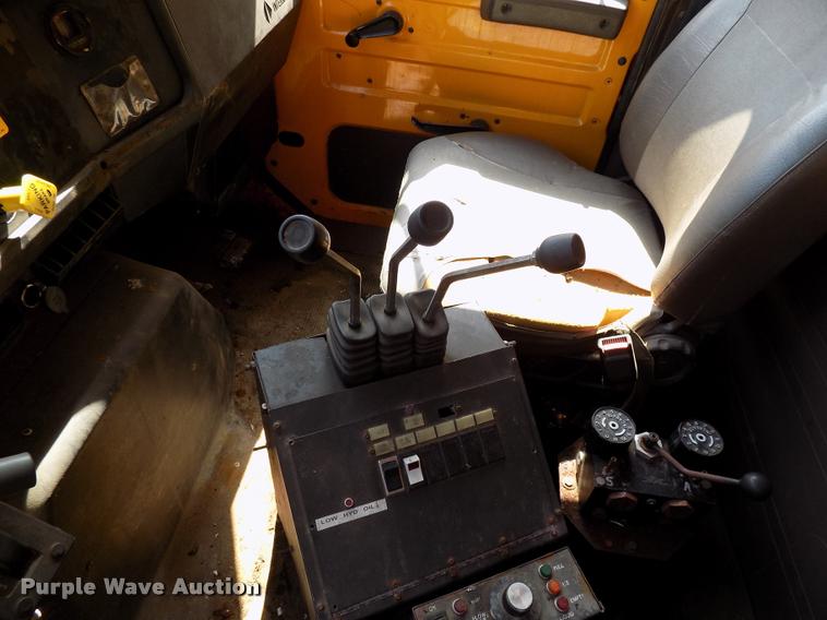 image for item DC4954 1999 International 4700 dump truck