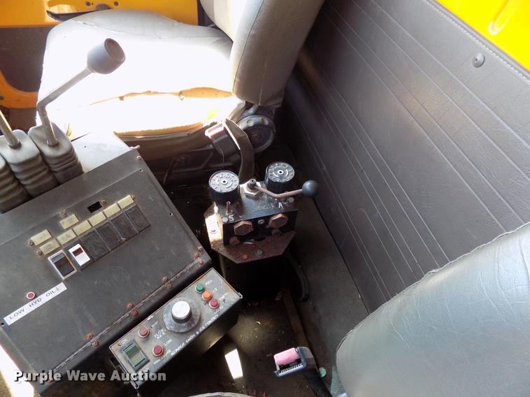 image for item DC4954 1999 International 4700 dump truck