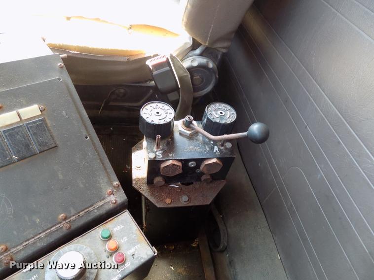 image for item DC4954 1999 International 4700 dump truck