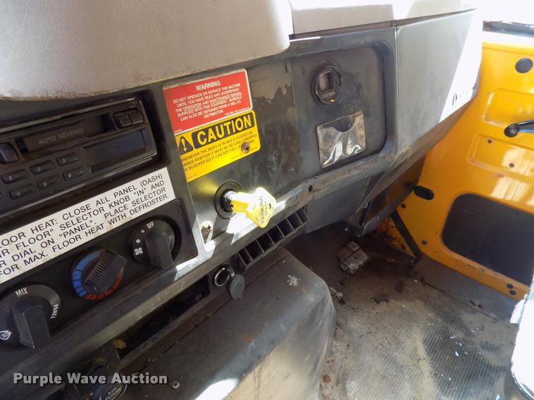 image for item DC4954 1999 International 4700 dump truck