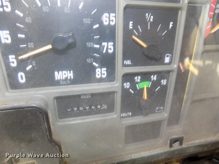 image for item DC4954 1999 International 4700 dump truck