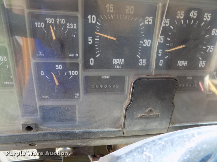 image for item DC4954 1999 International 4700 dump truck