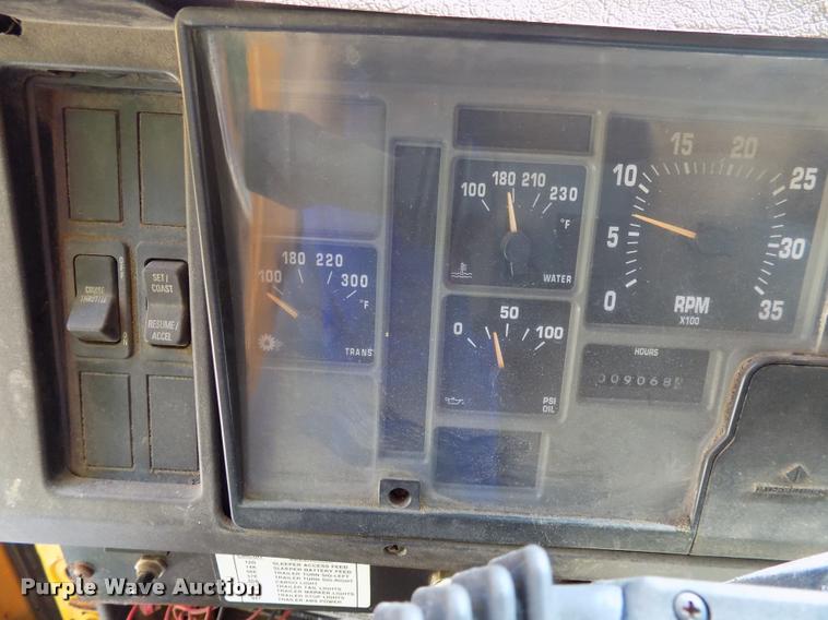 image for item DC4954 1999 International 4700 dump truck