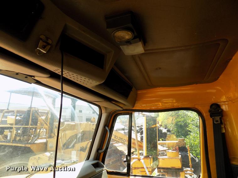 image for item DC4954 1999 International 4700 dump truck