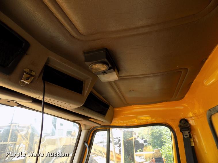 image for item DC4954 1999 International 4700 dump truck