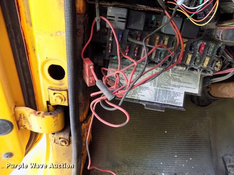 image for item DC4954 1999 International 4700 dump truck