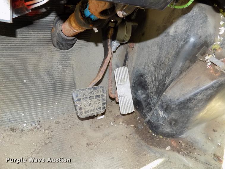 image for item DC4954 1999 International 4700 dump truck