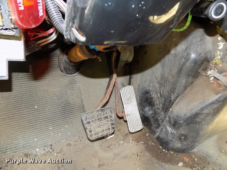 image for item DC4954 1999 International 4700 dump truck