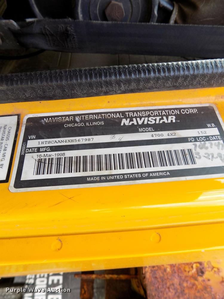 image for item DC4954 1999 International 4700 dump truck